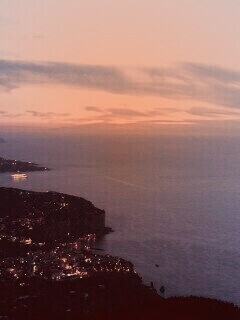 Городок у моря обои