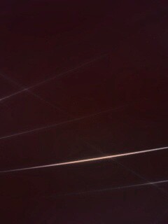 Лучи света на тёмно-синем фоне обои