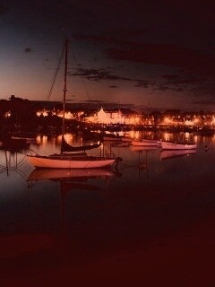 Лодки на вечерней воде обои