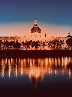 Отражение набережной обои