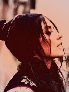 Девушка в шапке обои