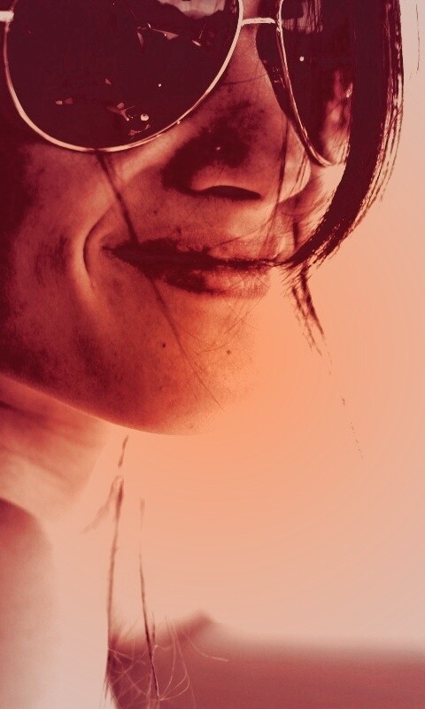 Девушка в очках обои