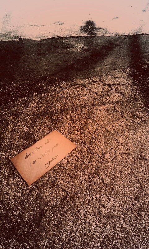 Записка на асфальте обои