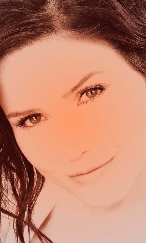 Симпотичная шатенка обои