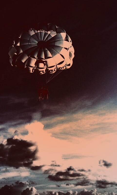 Трое парашютистов обои