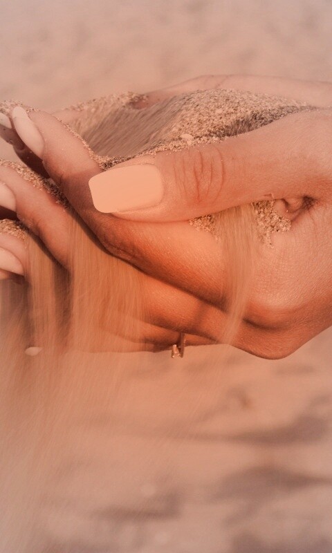 Песок сквозь пальцы обои