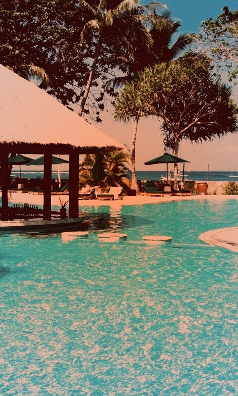 Бассейн отеля обои