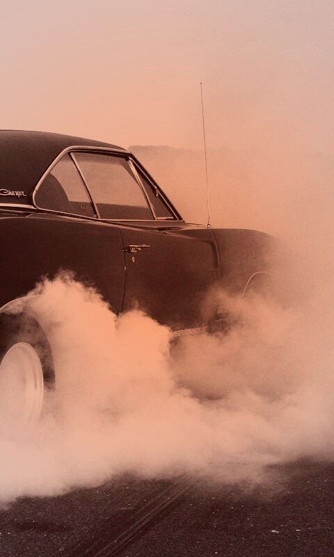 Додж Чарджер жжет резину обои