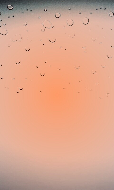 Капли на светлом фоне обои