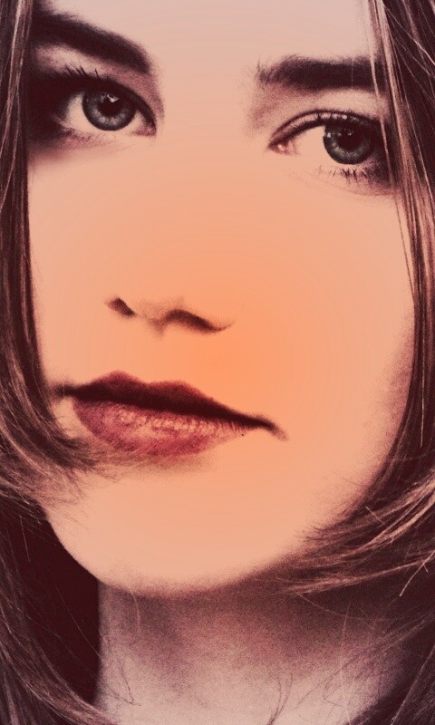 Взгляд голубоглазой девушки обои