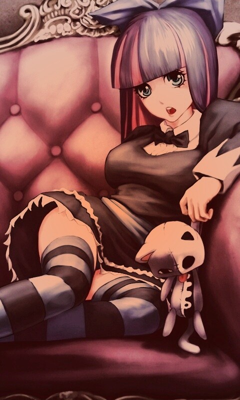 Девочка с куклой котенка обои