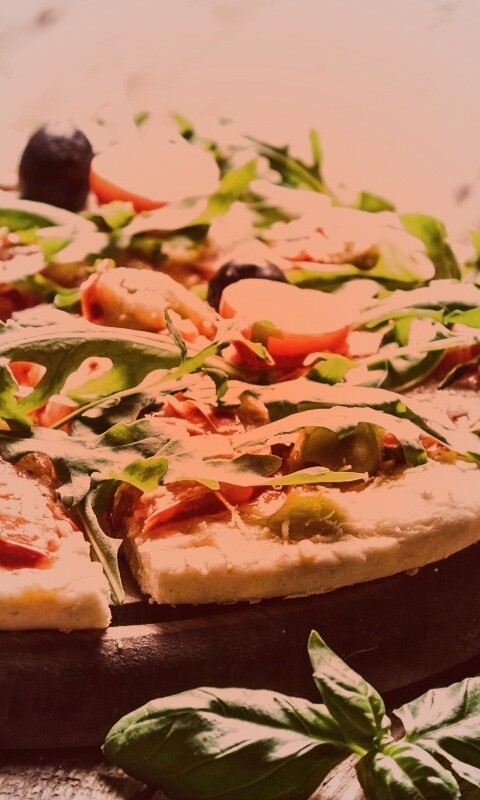 Свежая пицца с рукколой обои