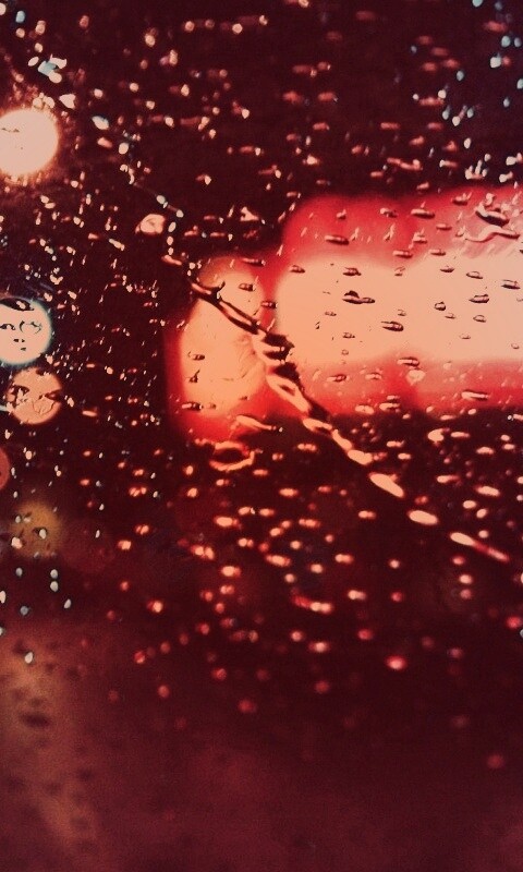 Дождь на стекле обои