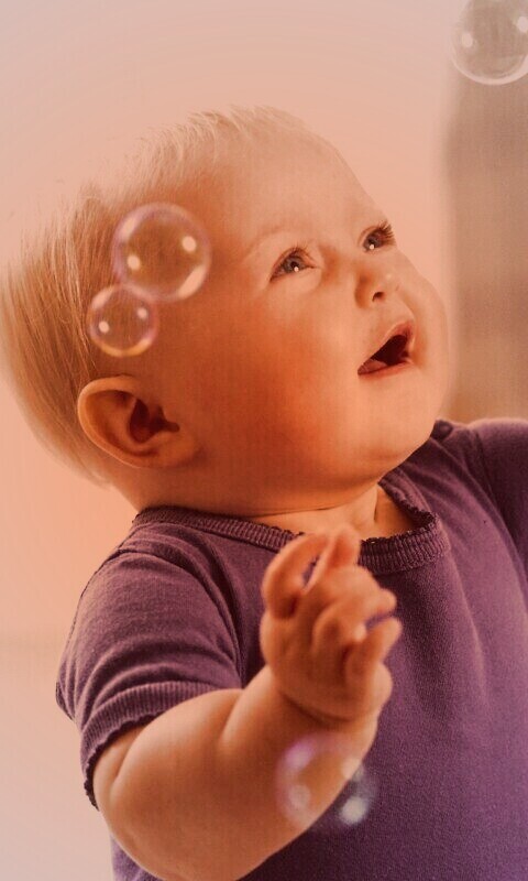 Игра с мыльными пузырями обои