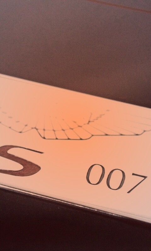 Астон Мартин Джеймса Бонда, табличка обои