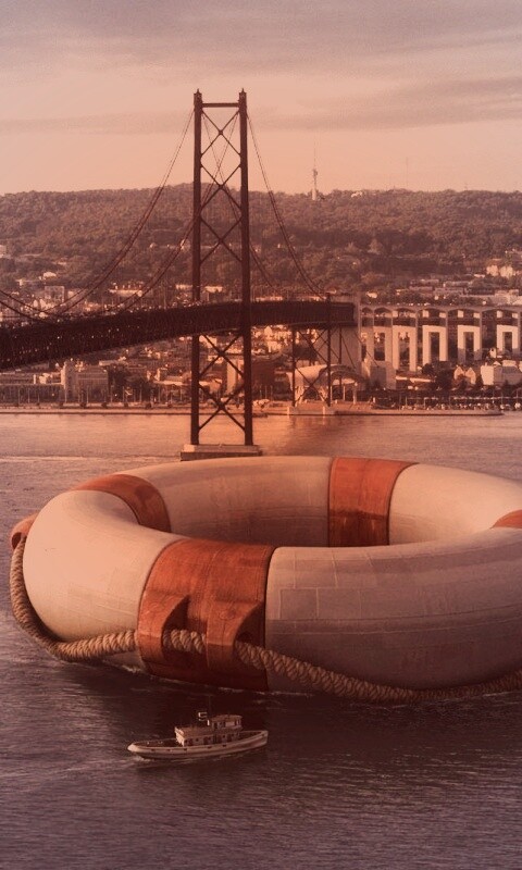 Огромный спасательный круг обои