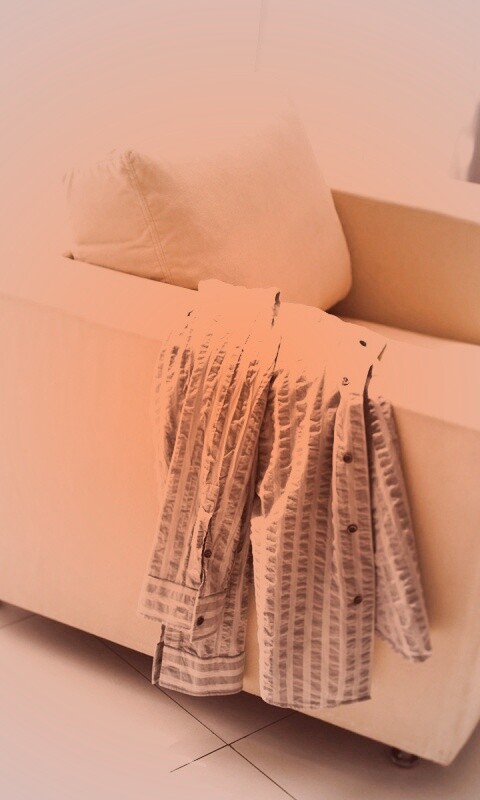 Рубашка на кресле обои