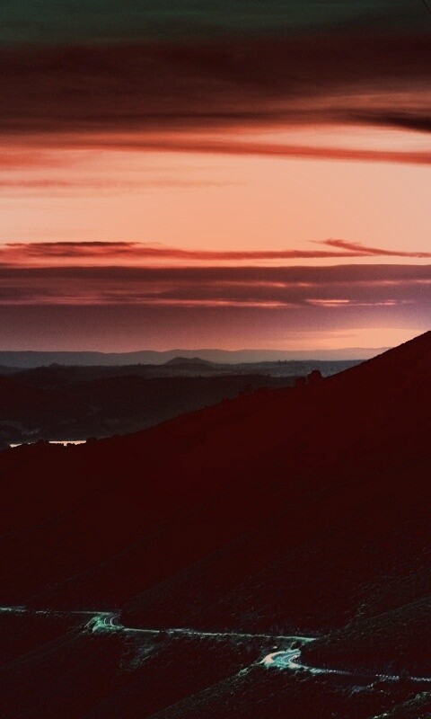 Закат на склонах гор обои