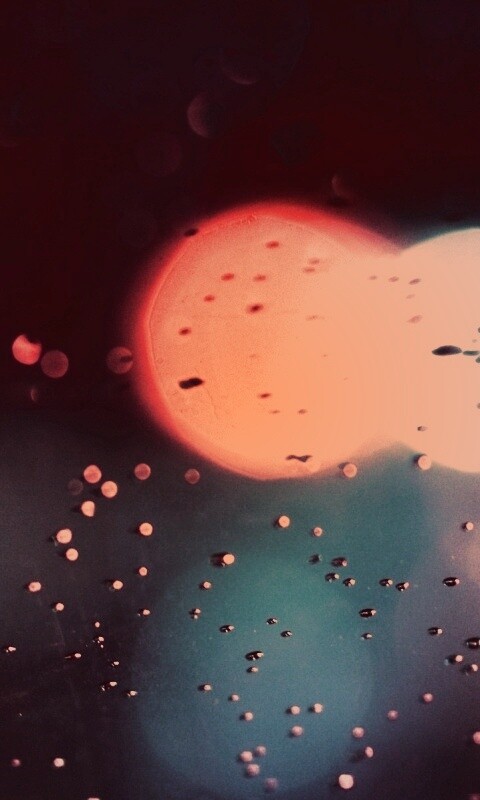 Огни, стекло и капли обои