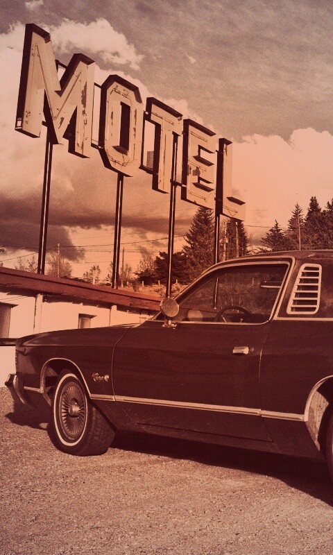 Олдскульный Dodge около мотеля обои