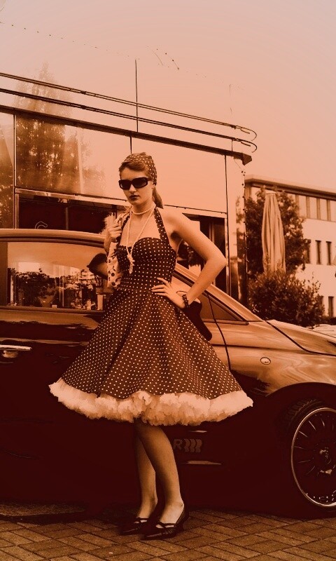 Fiat 500 и девушка обои