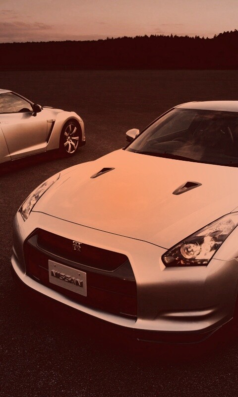 Nissan с двух ракурсов обои