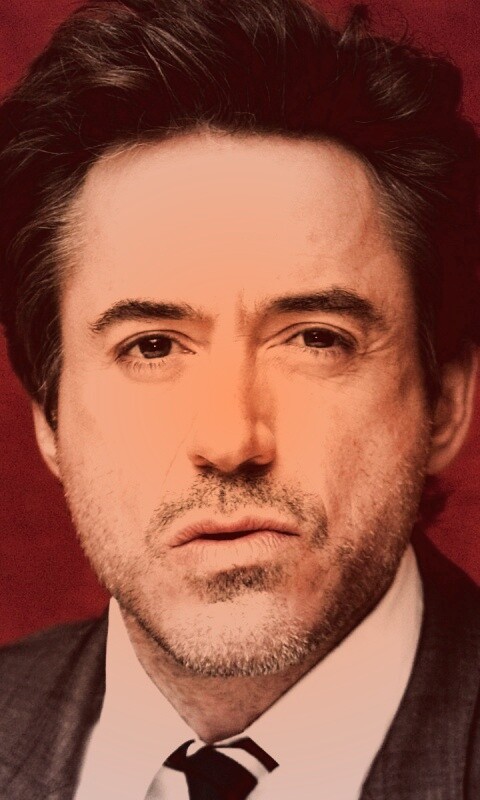 Роберт Дауни младший что-то подозревает обои