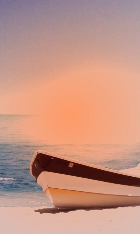 Лодка на пляже обои
