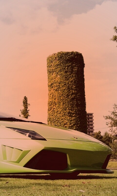 Зелёный Ламборджини на траве обои