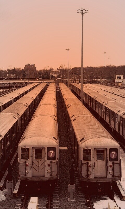 Вагоны метро на стоянке обои