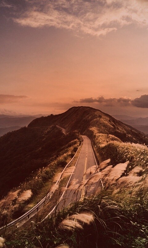 Дорога вдоль вершины холма обои