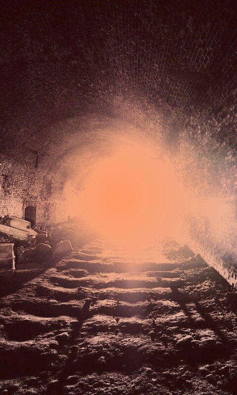 Захламленный тоннель обои