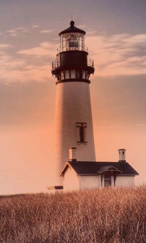 Маяк в поле обои