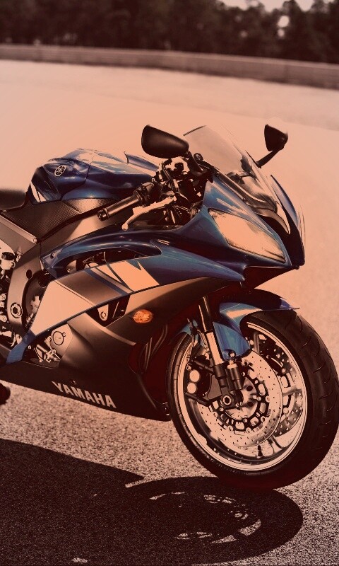 Мотоцикл Ямаха с блокиратором заднего колеса обои