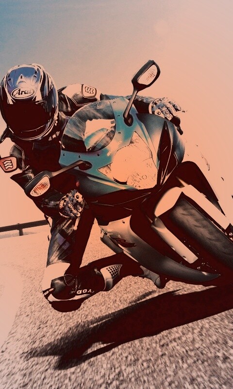 Мотоциклист на повороте обои