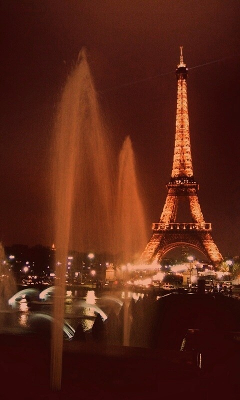Фонтаны напротив башни Эйфеля обои