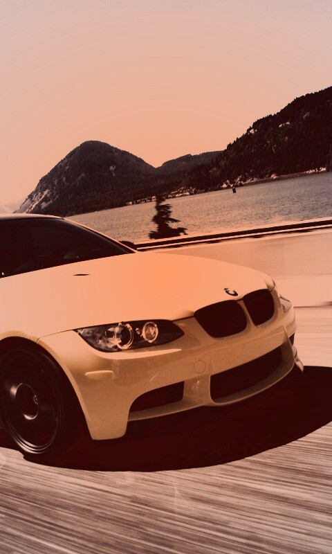 Желтый BMW обои