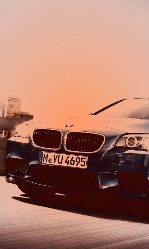 БМВ Ф10 в лучах солнца обои