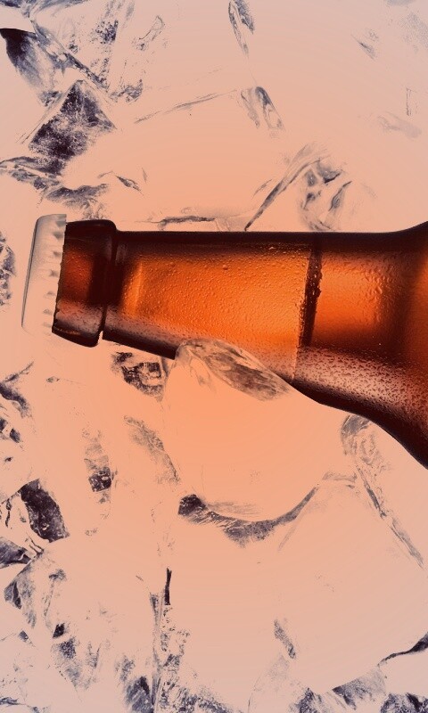 Бутылка пива во льду обои