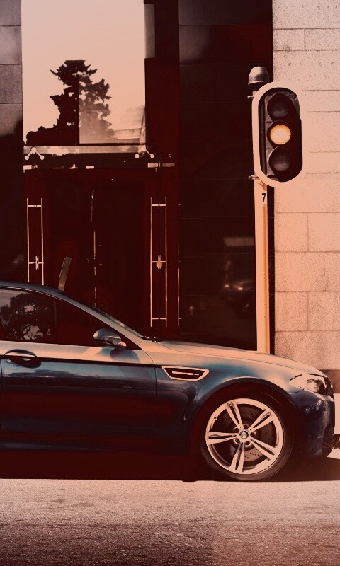 BMW F10 на светофоре обои
