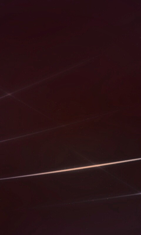 Лучи света на тёмно-синем фоне обои