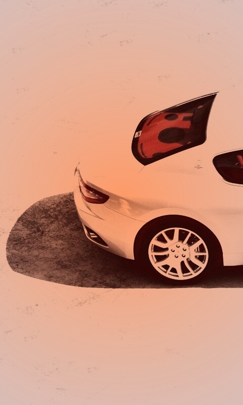 Белая мазерати на солнцепеке обои