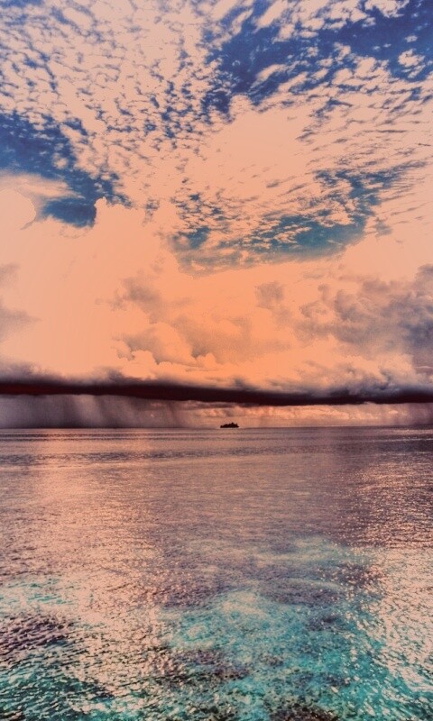 Тучи над морем обои