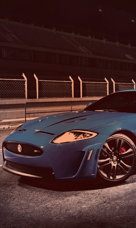 Синий спорткар на гоночном треке обои