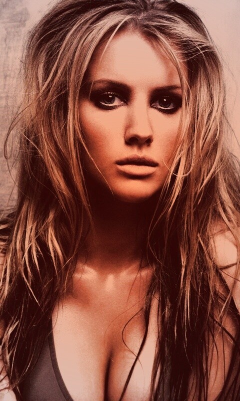 Брюнетка обои