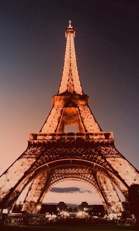 Светящаяся эйфелева башня обои