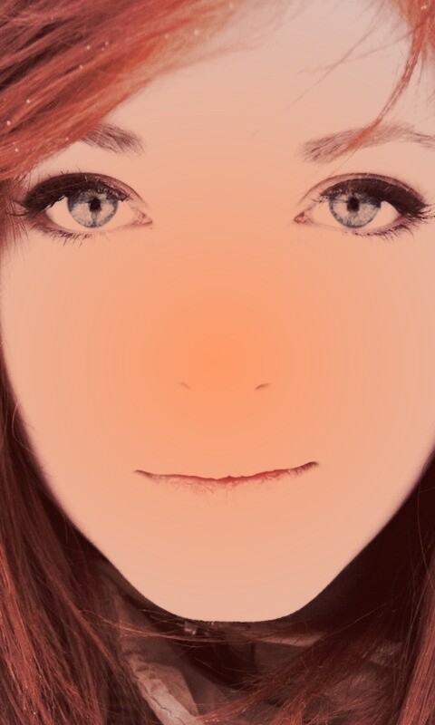 Рыжая в капюшоне обои