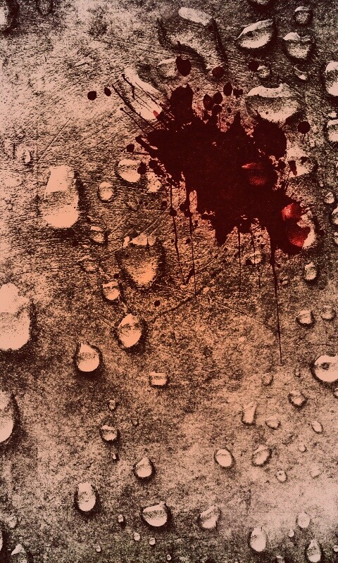 Кровавое пятно и капли воды обои