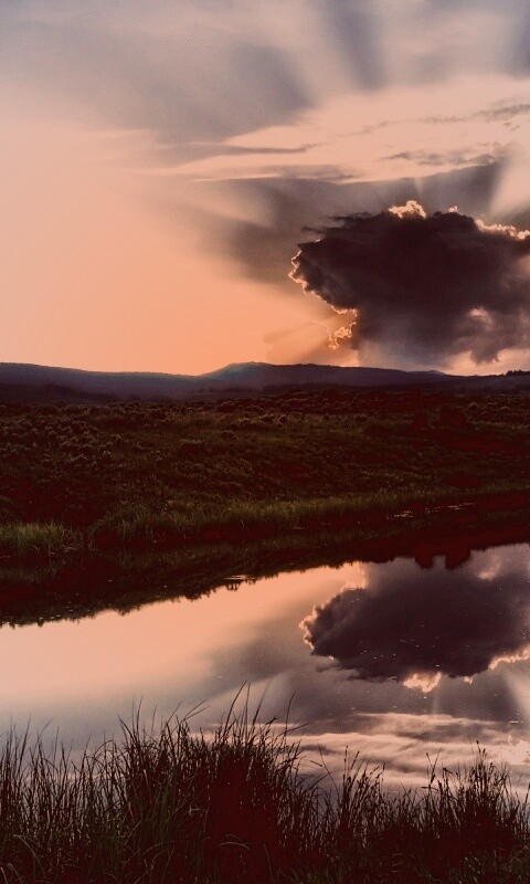 Облако над лугом обои