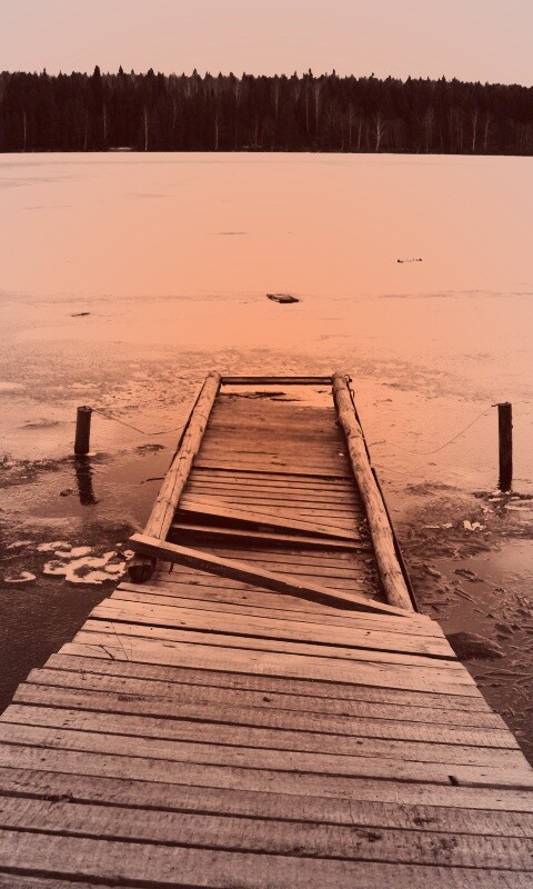 Пирс на замерзшем озере обои